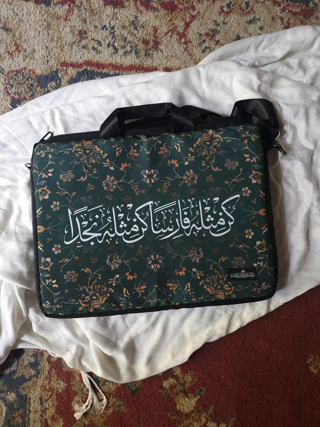 كن مثلهُ فارساً/لابتوب image