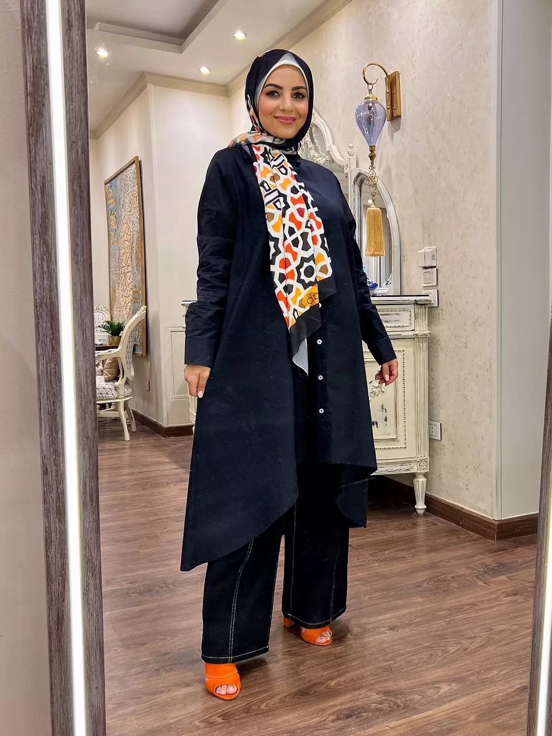 <p style="text-align: center"><br><strong>قميص بوبلين سادة - أسود</strong></p>