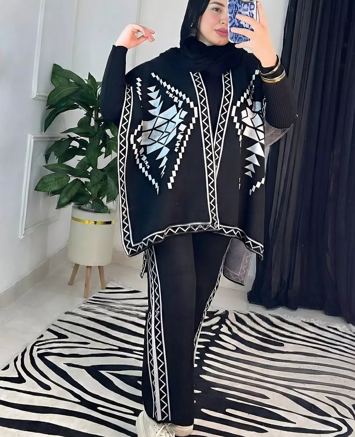 Print Poncho-Style Knit Lounge Set 2