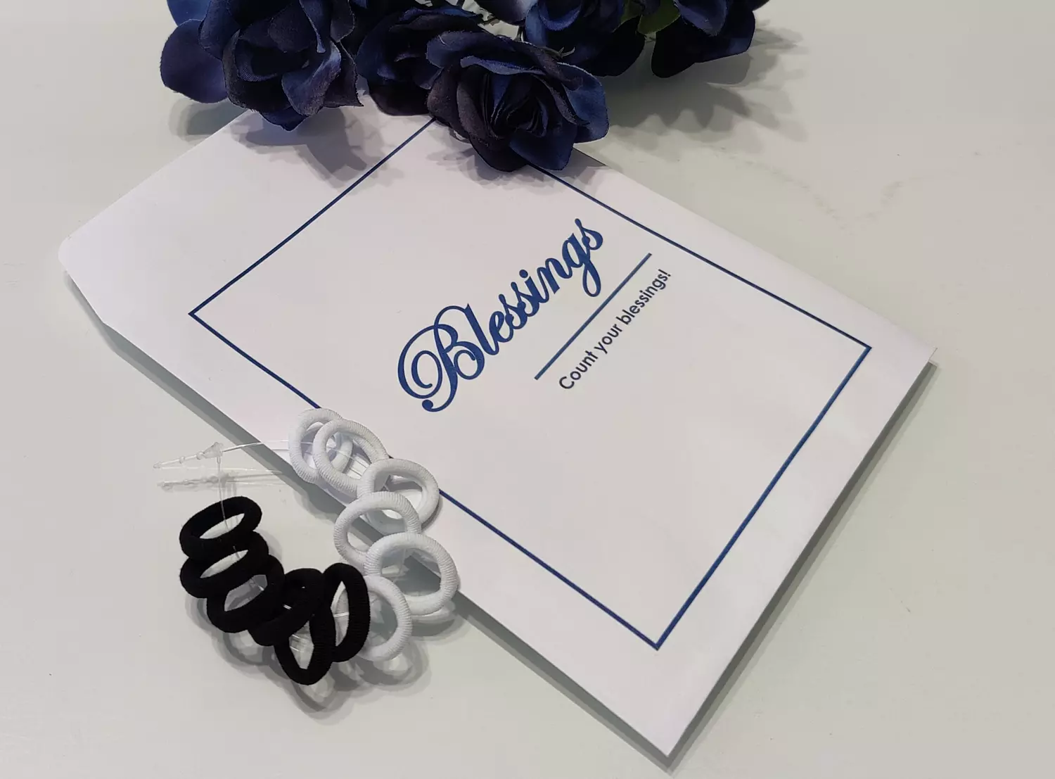 Bundle-Hair-Tie-Mini-Black&White image