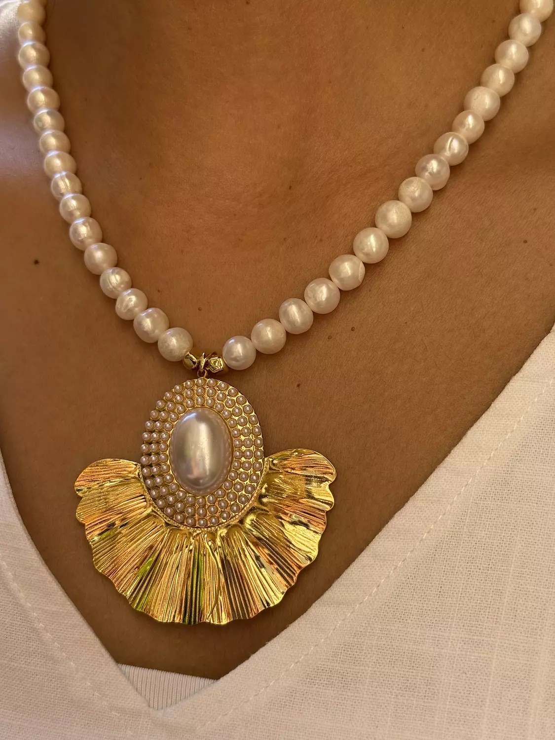 Mother of Pearls image