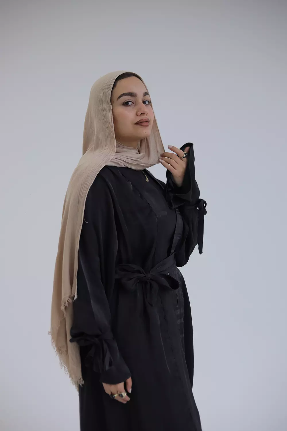 Black cardigan stan with a waistband hover image