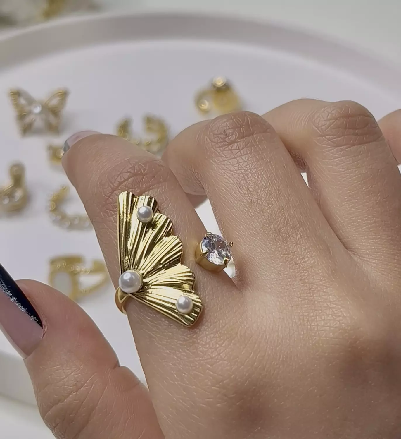 Chunky pearls ring image