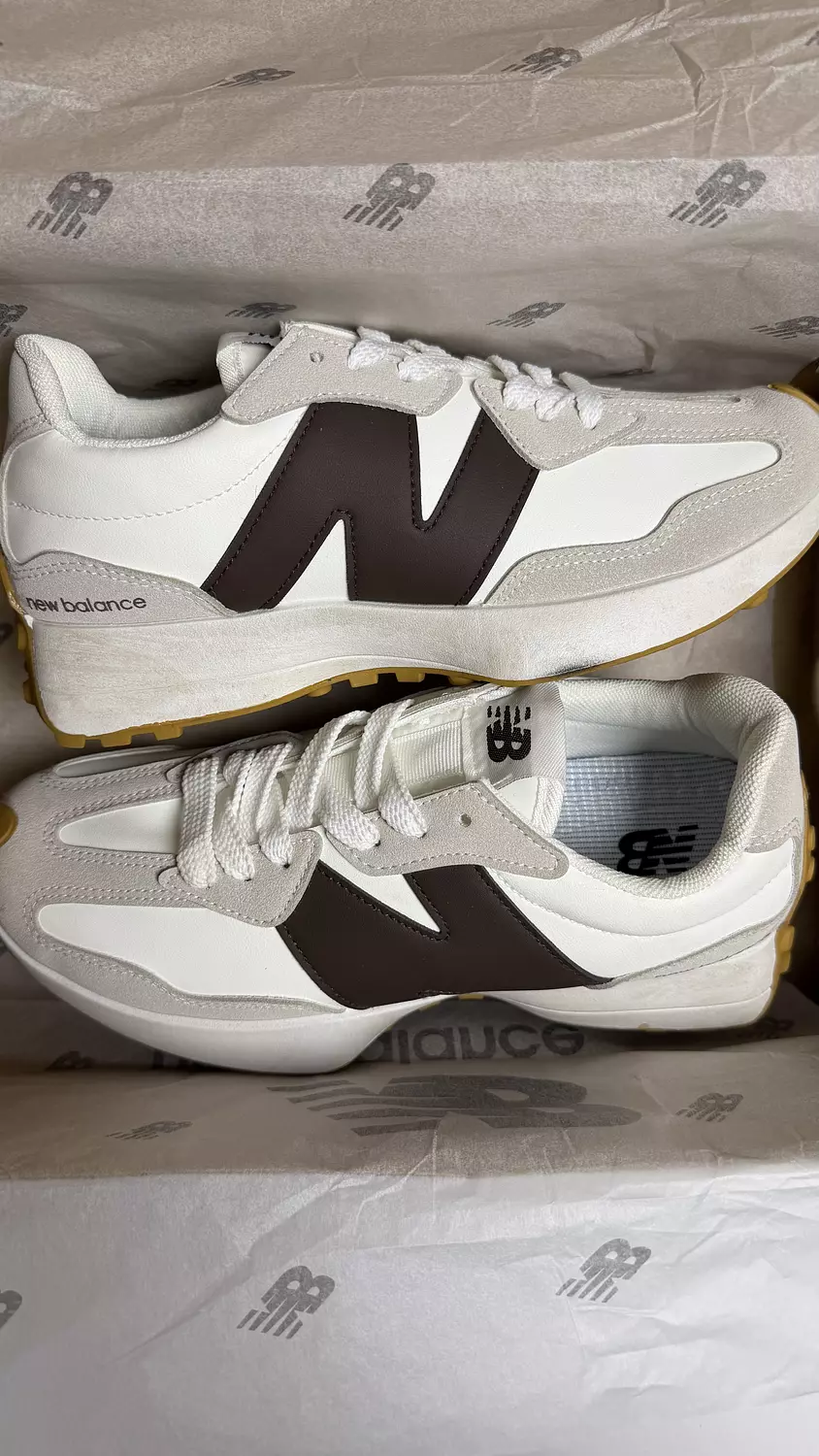 Newbalance 327 in Brown  image