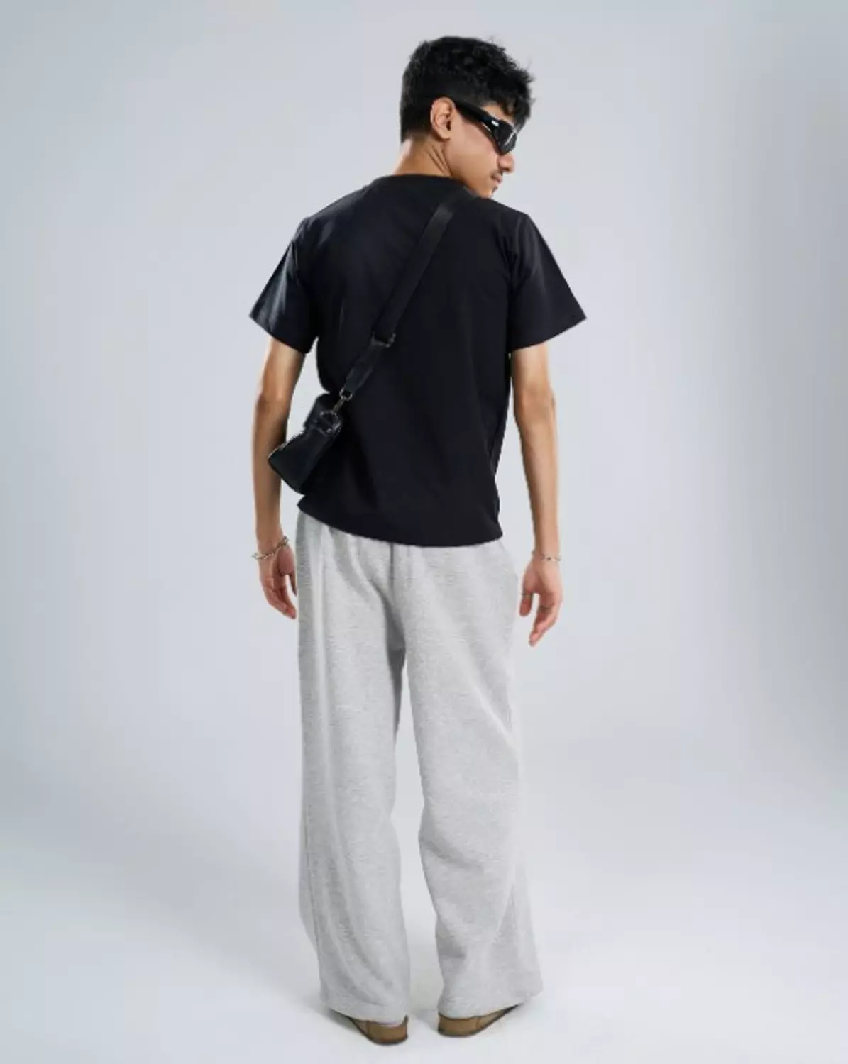 Black tshirt 1 3