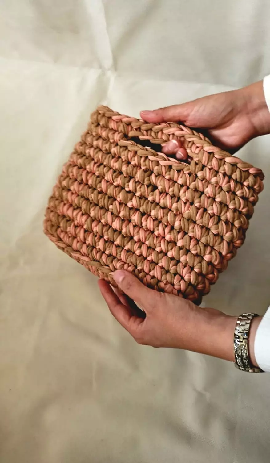Peachy Loop – Handwoven Crochet Clutch 2