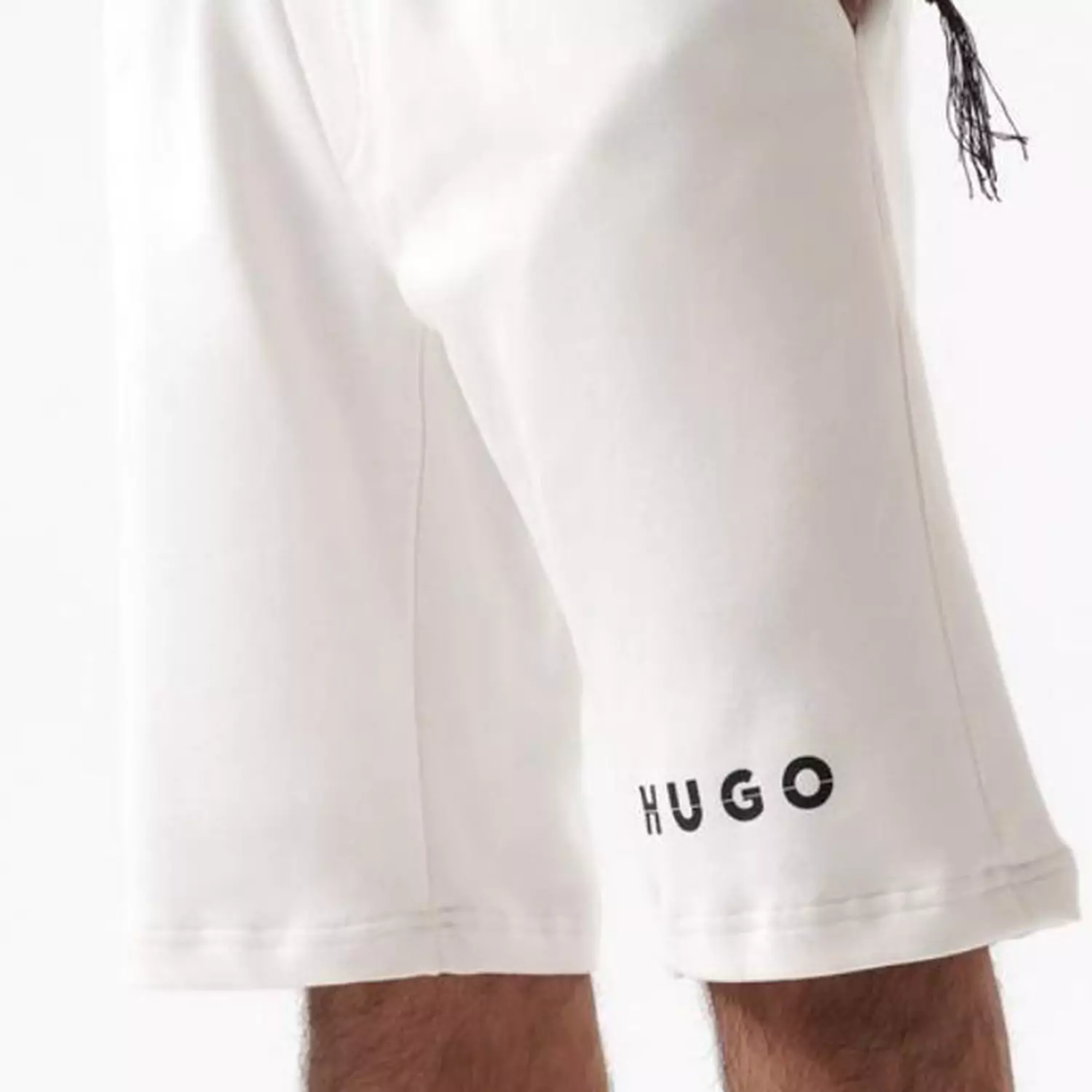 short hugo basic hover image