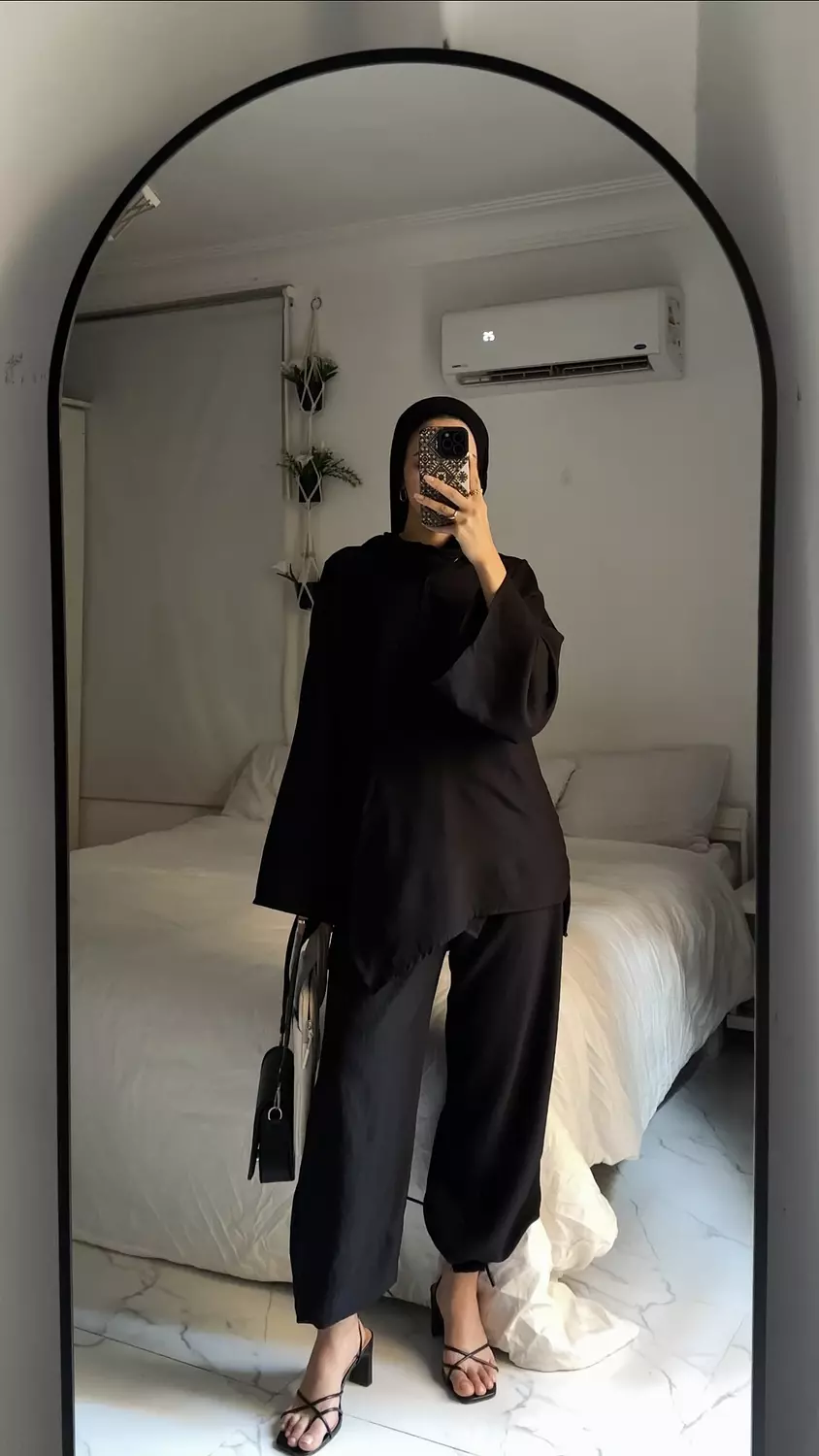 <p>wrap linen set in black</p>