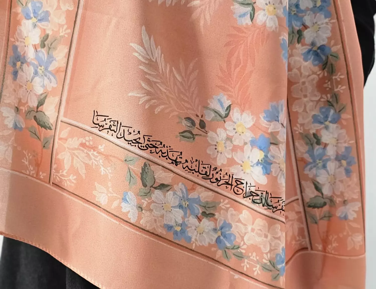 إنَّ جراح الحُر نورٌ لقلبهِ /طرحة hover image
