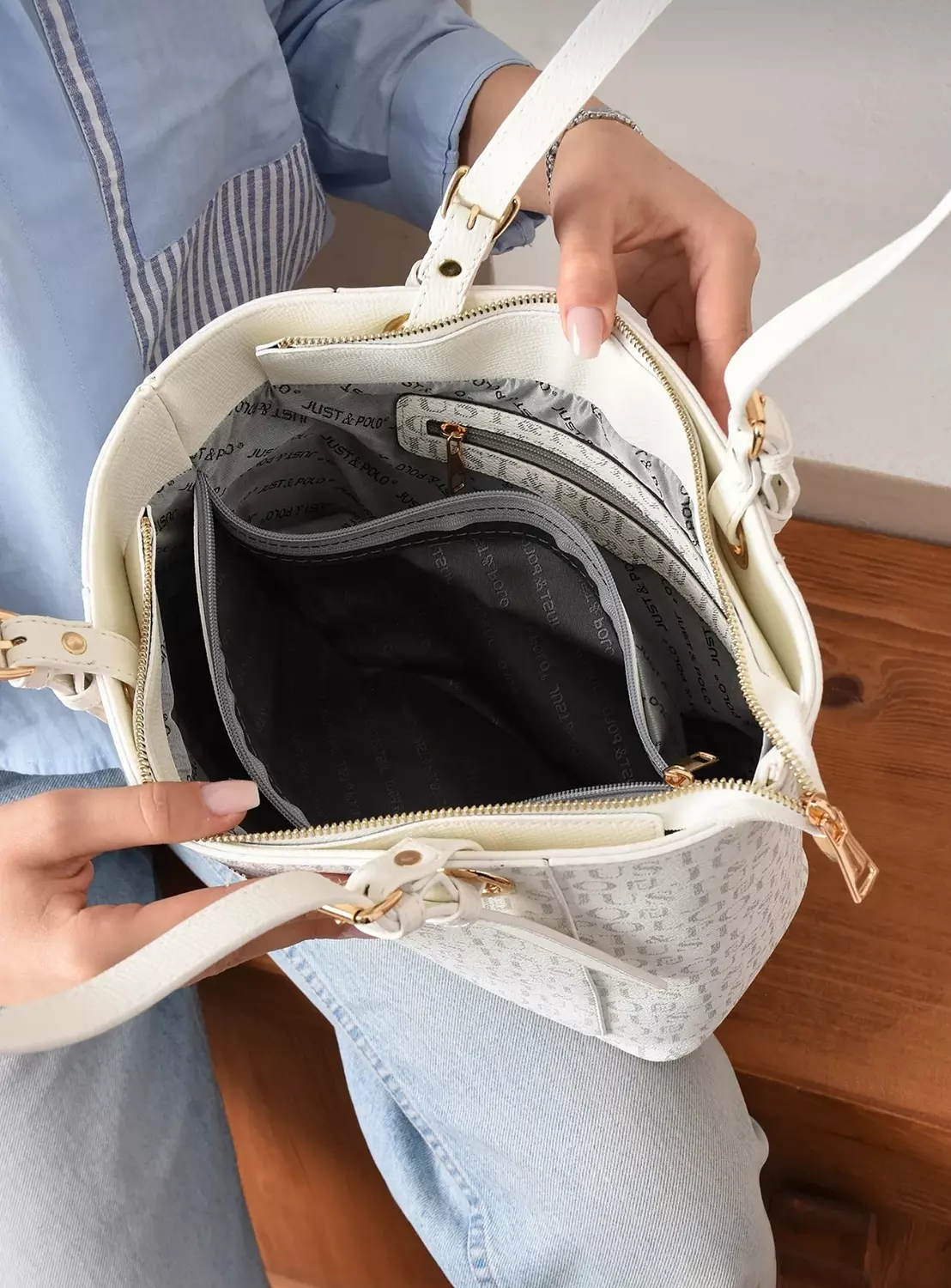 White shoulder bag  2