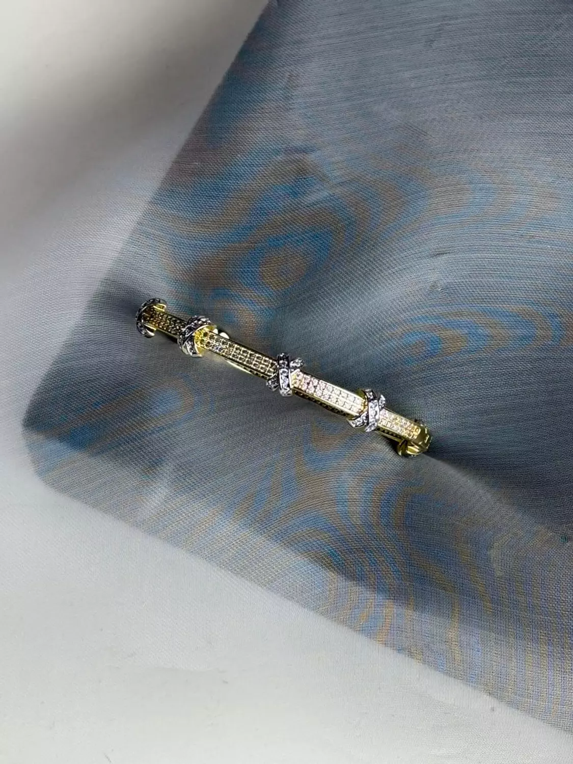 Cros Braselet  hover image