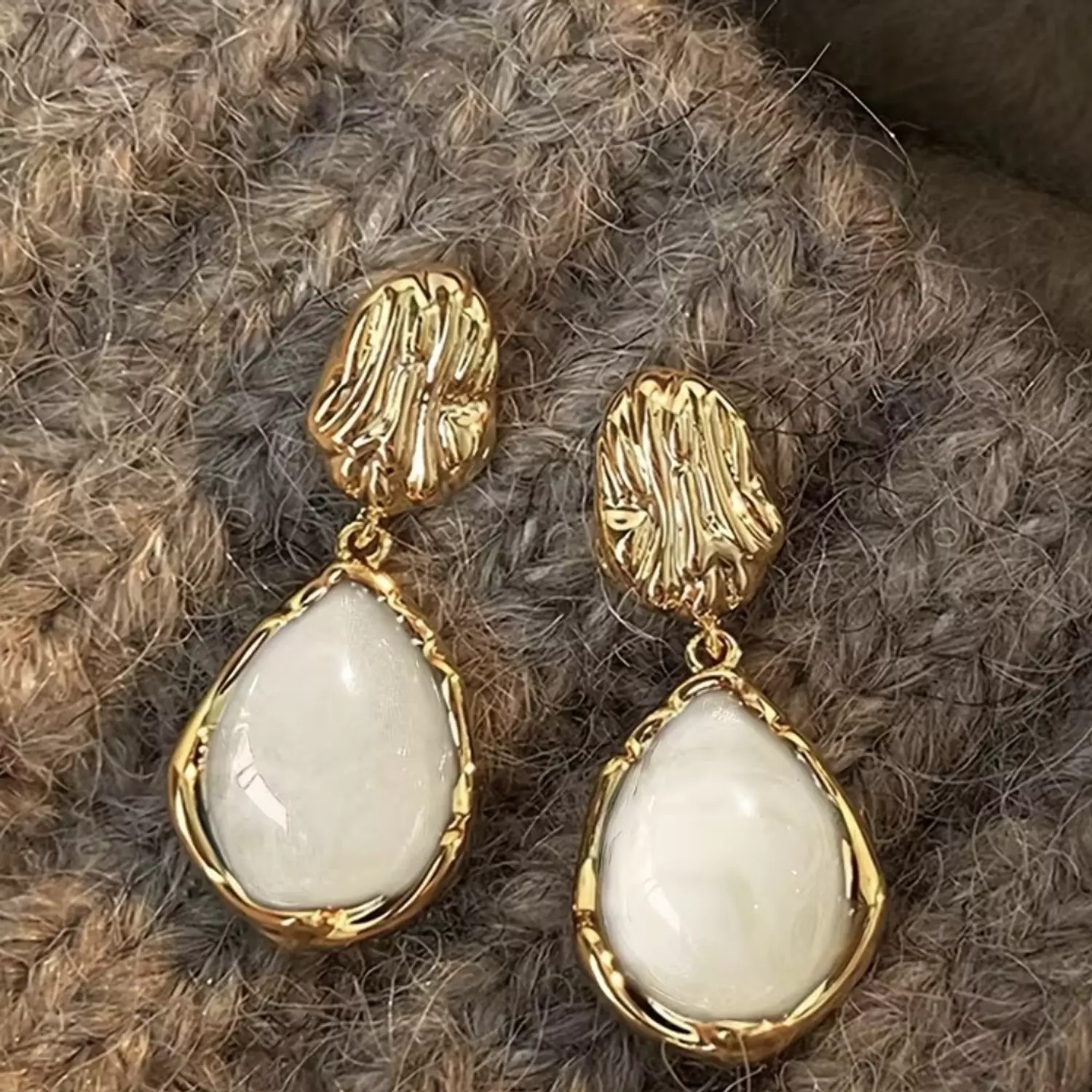 Aurora Pearl Earrings image