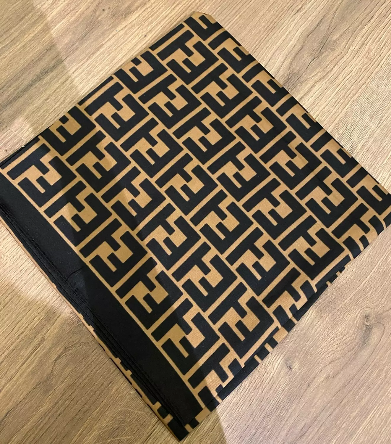squar satan scarf 11
