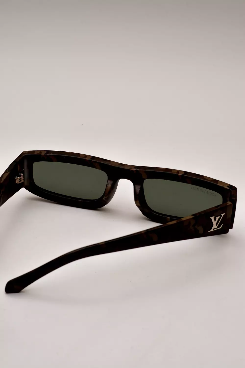 LV sunglasses ar 5
