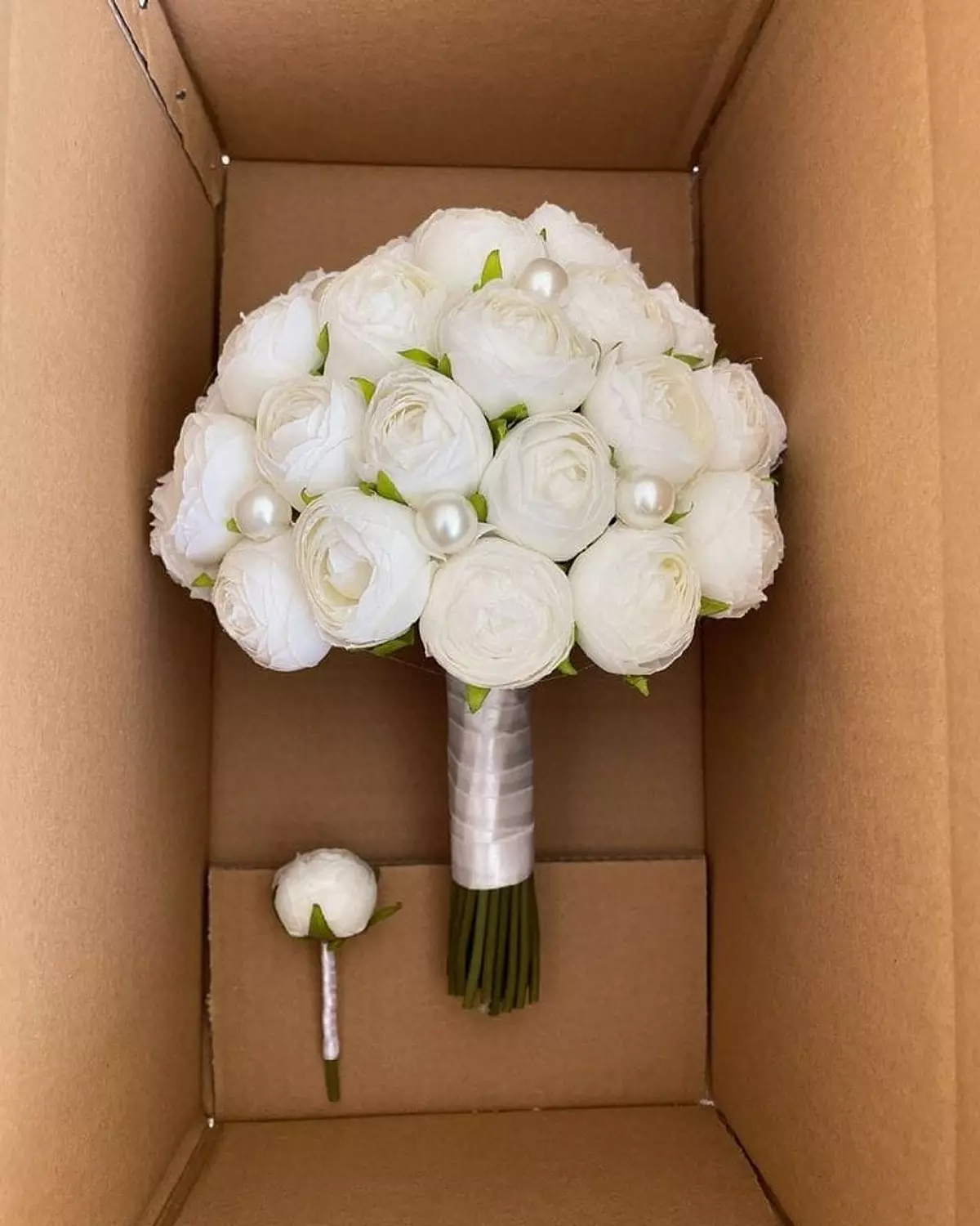 Elegant white bouquet with pearl 1 image
