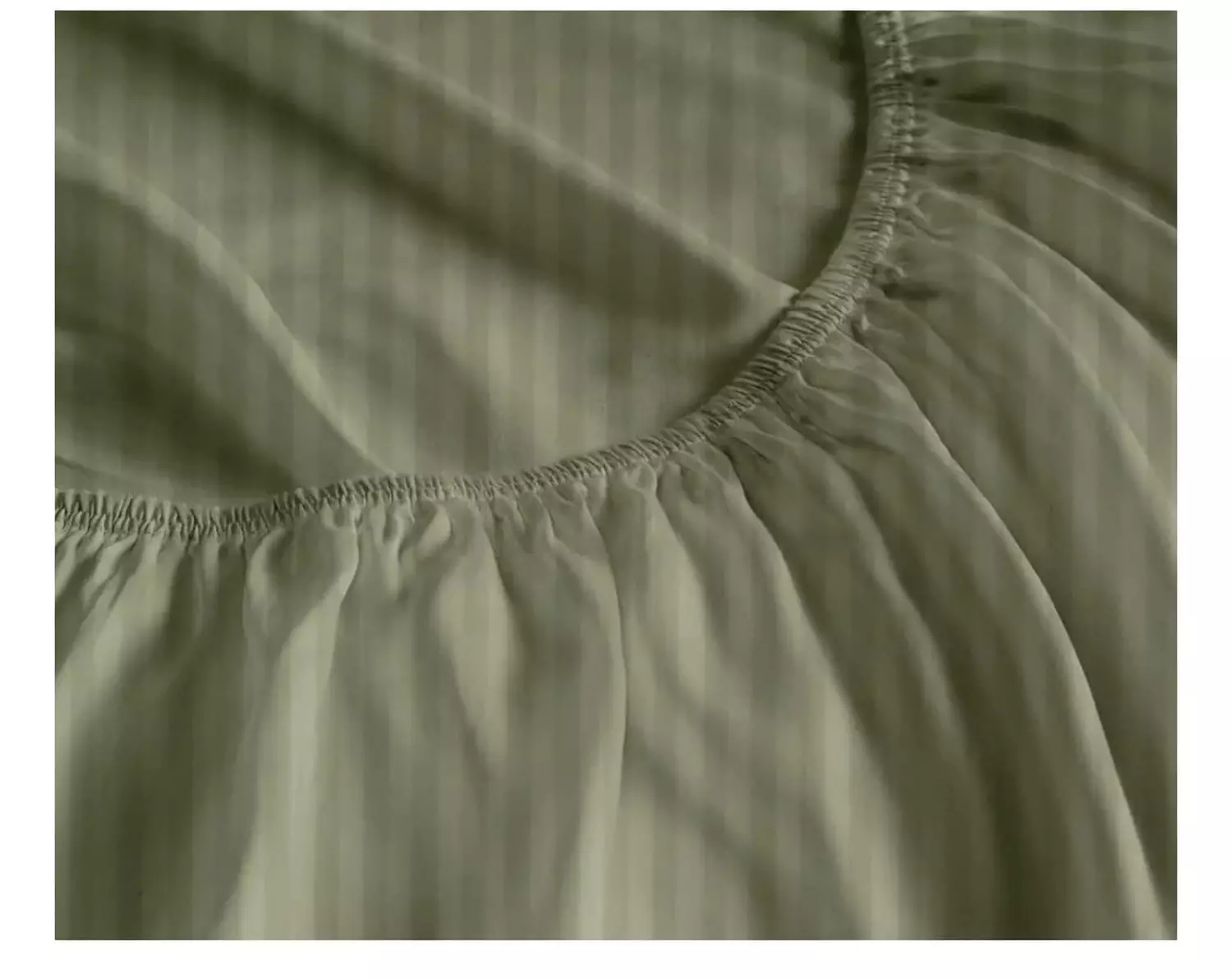 Stripe elastic sheet set hover image