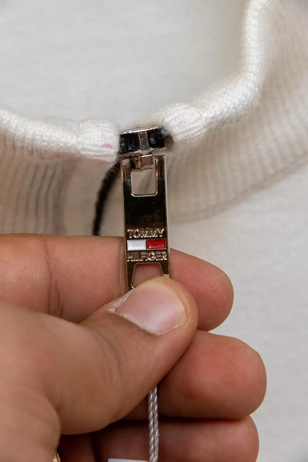 TOMMY HILFIGER HALF ZIPPER PULLOVER  16