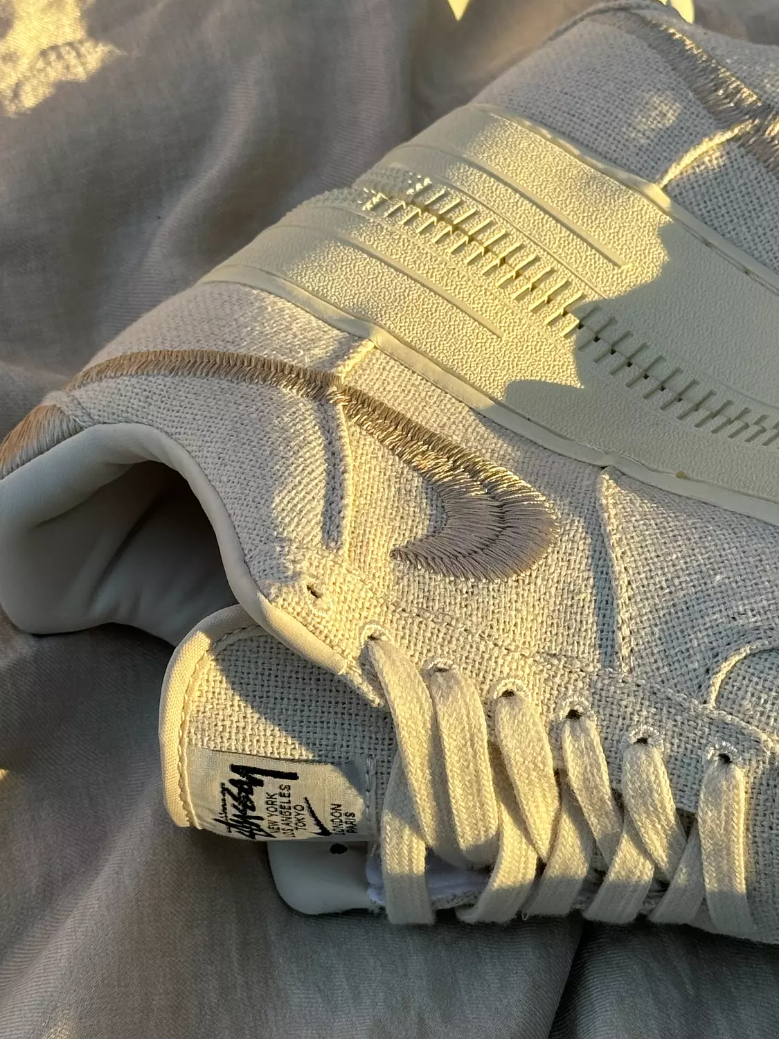 NIKE × STUSSY Air Force 1 Low "Fossil" 1