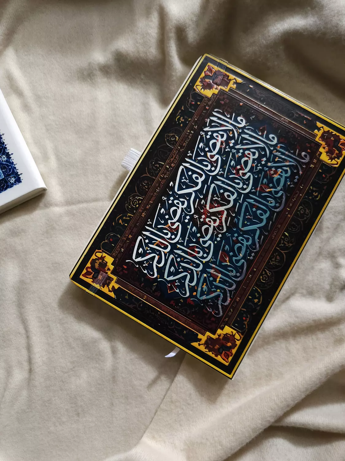 ما لا يقضى بالفكر يقضى بالذكر -Notebook hover image