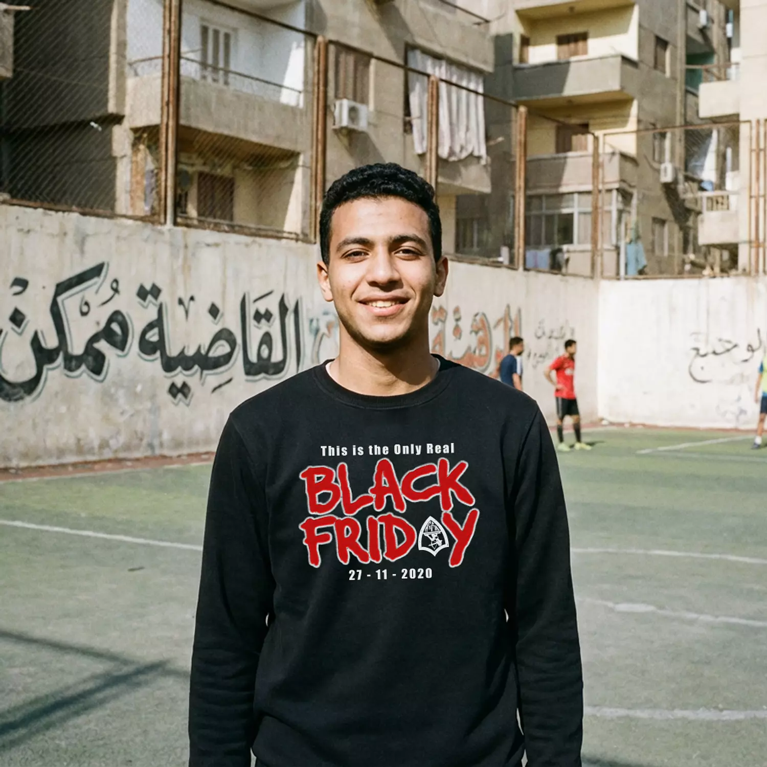 سويتشيرت الجمعة السوداء الوحيدة image