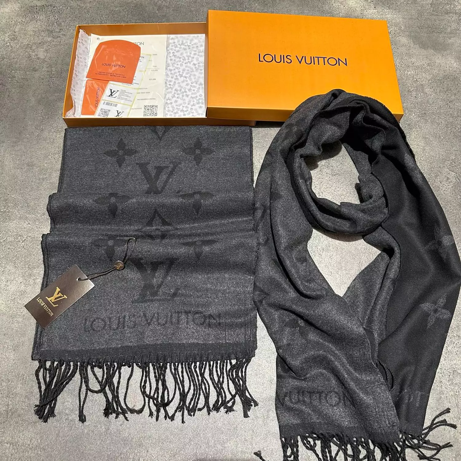 LOUIS VUITTON SCARF -13624 image