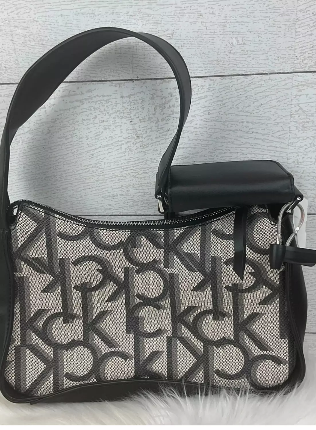 New collection shoulder bag with pocket hover image