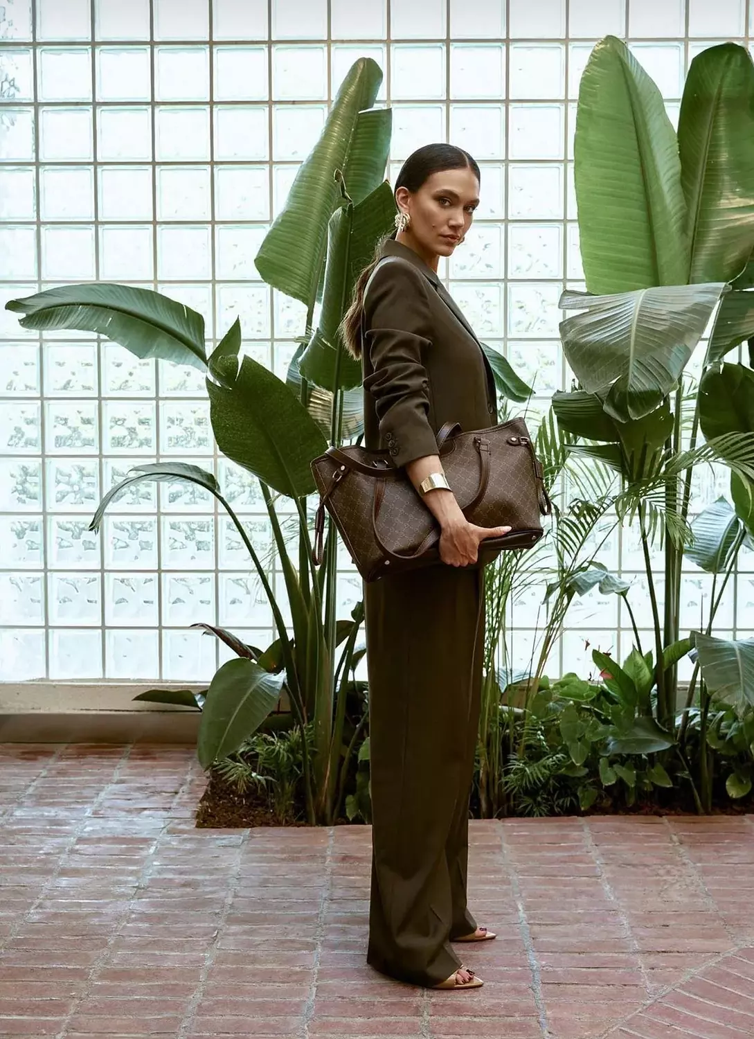 Brown shoulder bag with side strap 