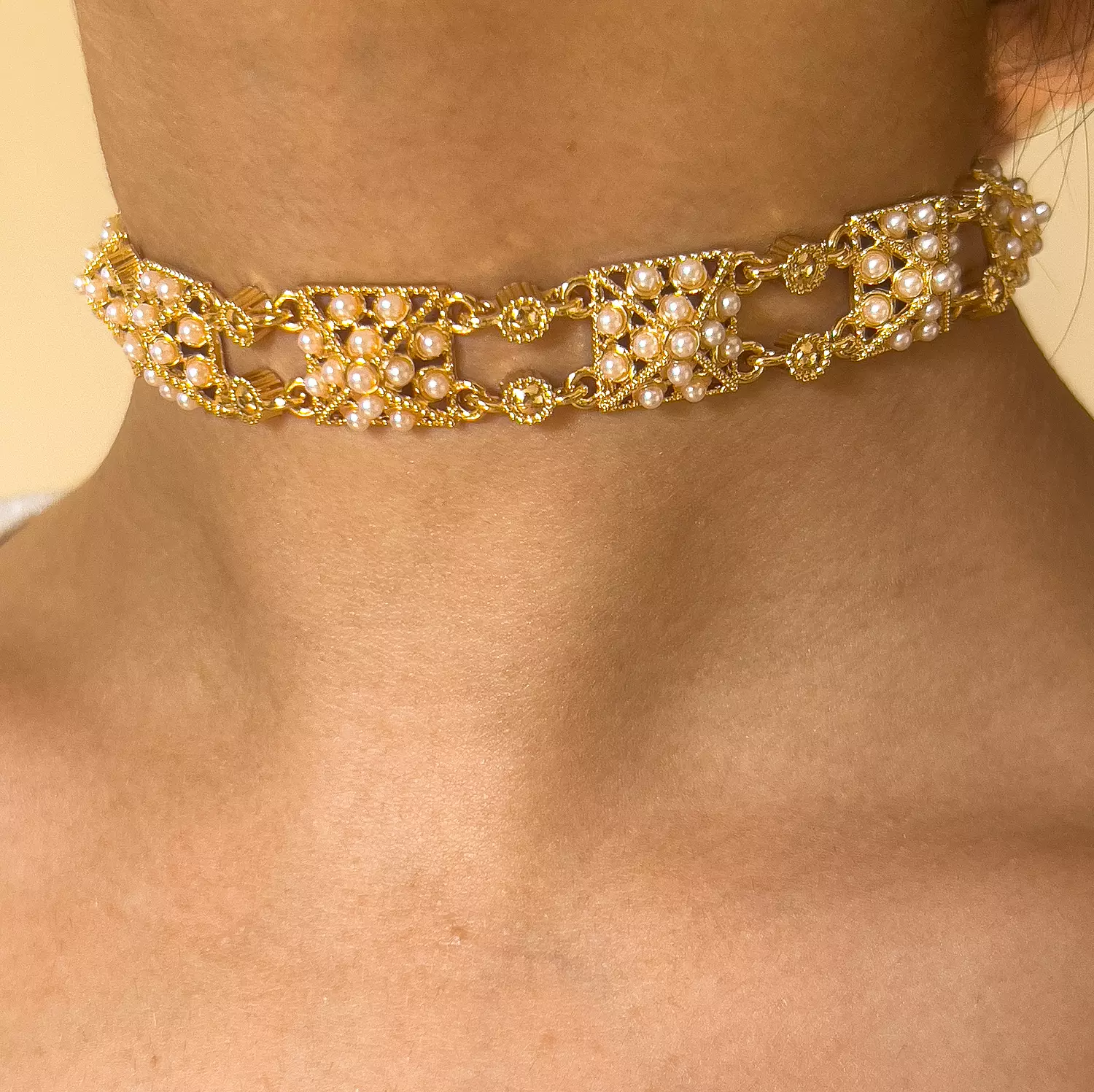 Venti Chocker  hover image