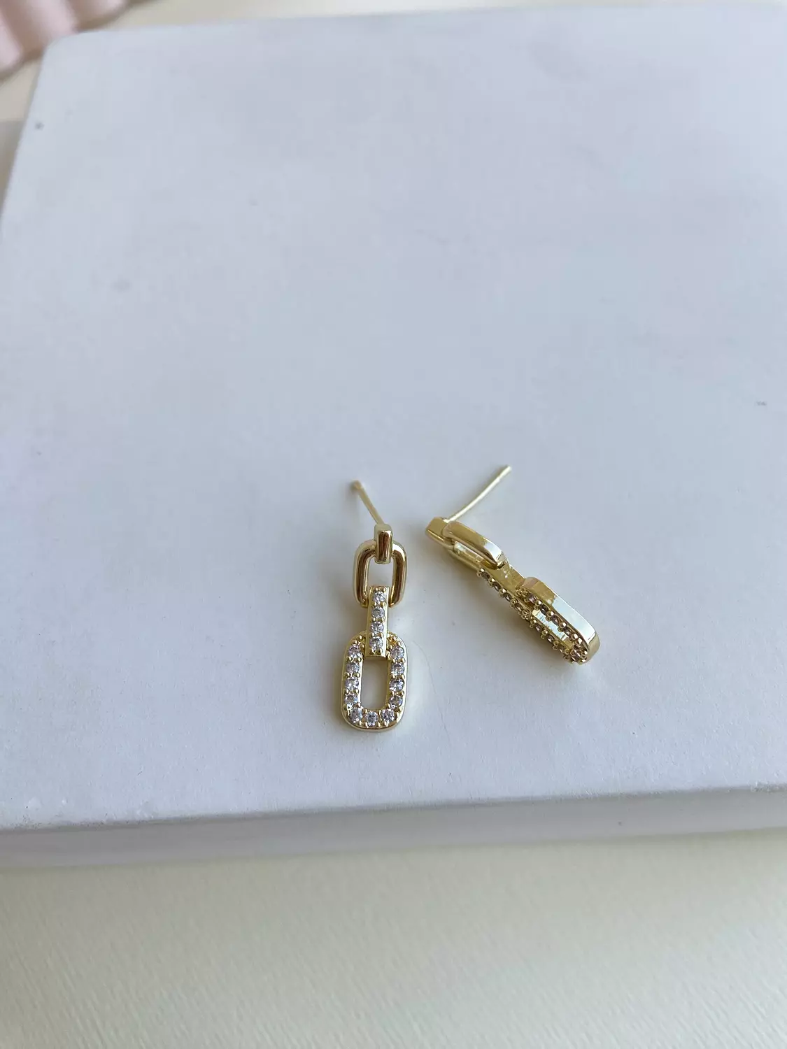 Gold charming earing 1