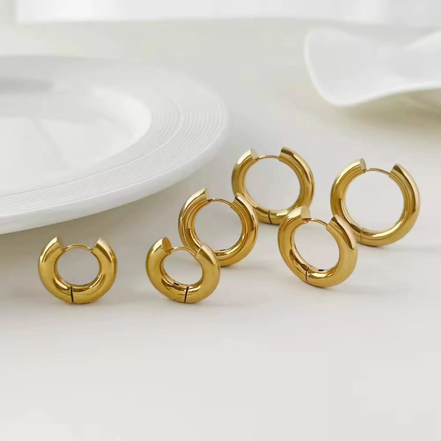 Plain gold hoop earrings 2