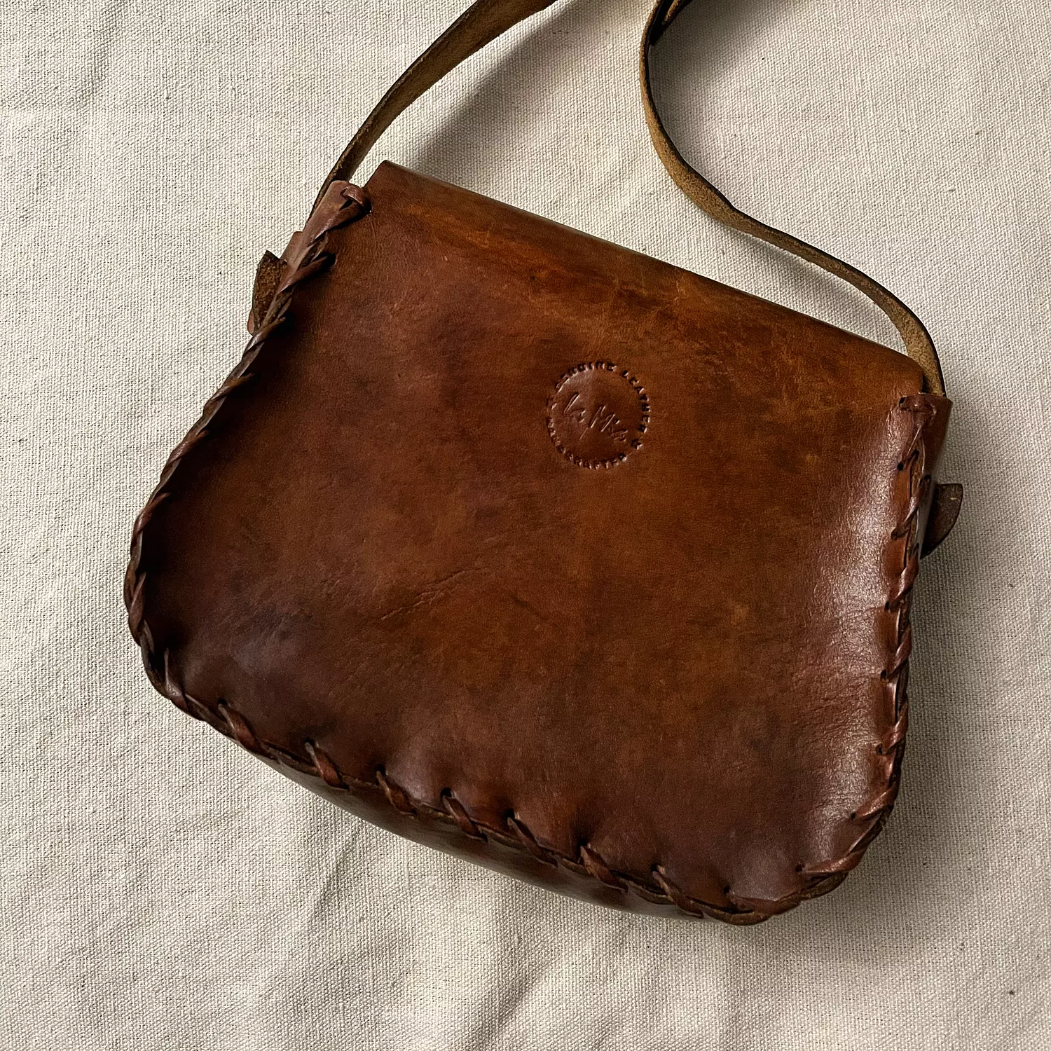 Bouquet tooled leather bag - scalloped border straps 3