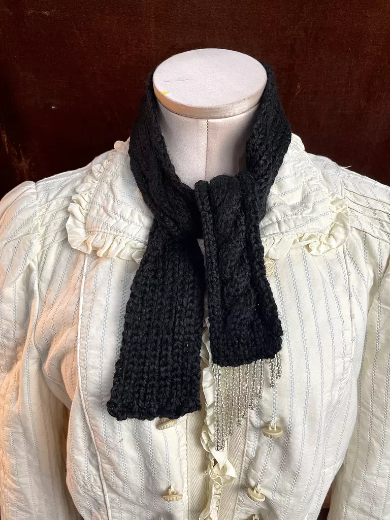 Black knitted cravat 