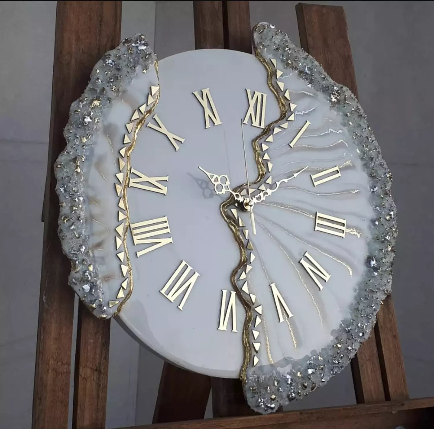shinny rose clock image